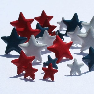 Набор брадсов Eyelet Outlet - Red, White, Blue Star Brads - Звезды красные-синие-белые, 18 штук