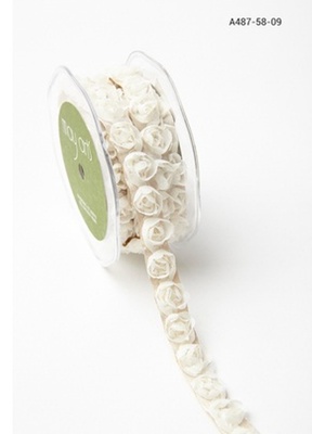 Лента - розочки самоклеющаяся от May Arts - Adhesive/Rosettes - Ivory, цвет слоновая кость, 1,5 см, 90 см