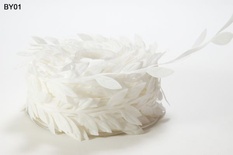 Лента LEAVES, цвет WHITE, 90см  (дина листика 12 мм)