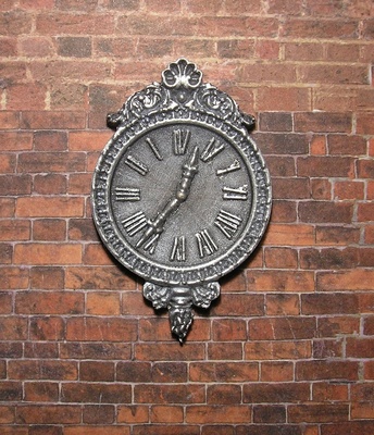Гипсовые часы под серебро с мерцанием, от Е.В.А. 7x4,5 см