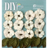 Набор цветов и листиков Petaloo - DIY - Petites x 24 - Teastained Cream