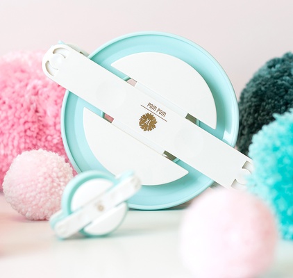 Инструмент для создания помпонов от We R Memory Keepers - Jumbo Pom Pom Maker