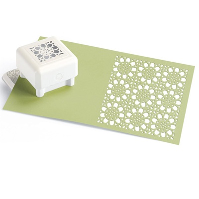 Фигурный дырокол для всей страницы Martha Stewart - Crochet Flower Pattern Punch All Over the Page