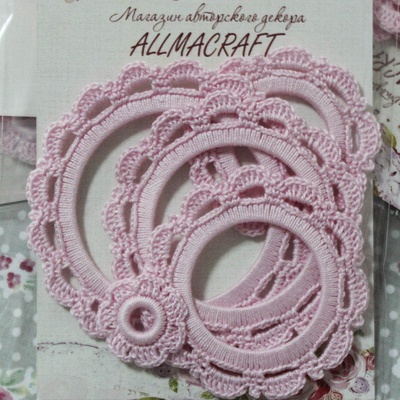 Набор вязанных рамочек для фотографий от Allmacraft, круглые, цвет розовый, 4 шт.