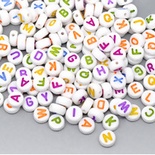 Бусины Алфавит - altered Style Embellishments Alphabet Beads Round, c цветными буквами, 500 штук