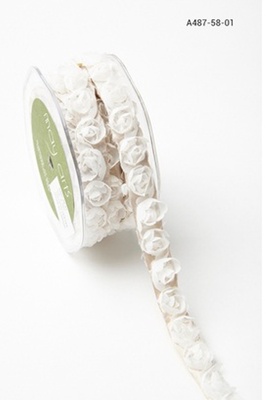 Лента - розочки самоклеящаяся от May Arts - Adhesive/Rosettes, цвет белый, 1,5 см, 90 см