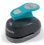 Инструмент для создания отверстий в конвертах от We R Memory Keepers - THUMB NOTCH PUNCH