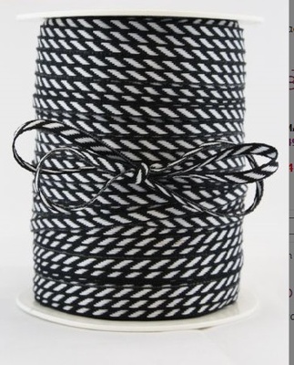 Лента от May Arts - Solid/Diagonal Stripes Black, цвет черный/белый, ширина 3 мм, длина 90 см