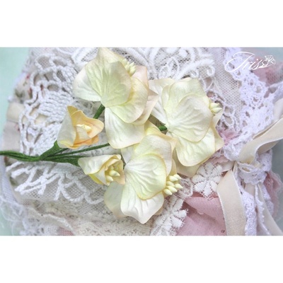 Набор цветов TM Iris - Vanille flowers Солнечный день, кремовые с желтым, 5 шт