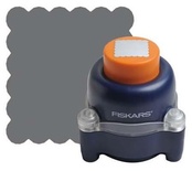 Магнитный дырокол Fiskars - Everywhere Window Punch - Scalloped Square (квадрат волнистый край)