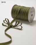 Лента GGRAIN/STITCHED EDGE, цвет OLIVE/WHITE, ширина 9,5мм, длина 90см