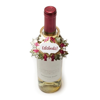 Ножи для вырубки + штампы от Spellbinders - Vineyard Wine Bottle Tag Stamp and Die Set.