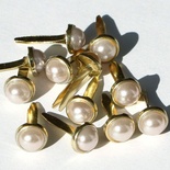 Набор брадсов Eyelet Outlet - Pearl Brads Cream/Gold, цвет кремовый, в золотистой оправе, 5 мм, 10 штук